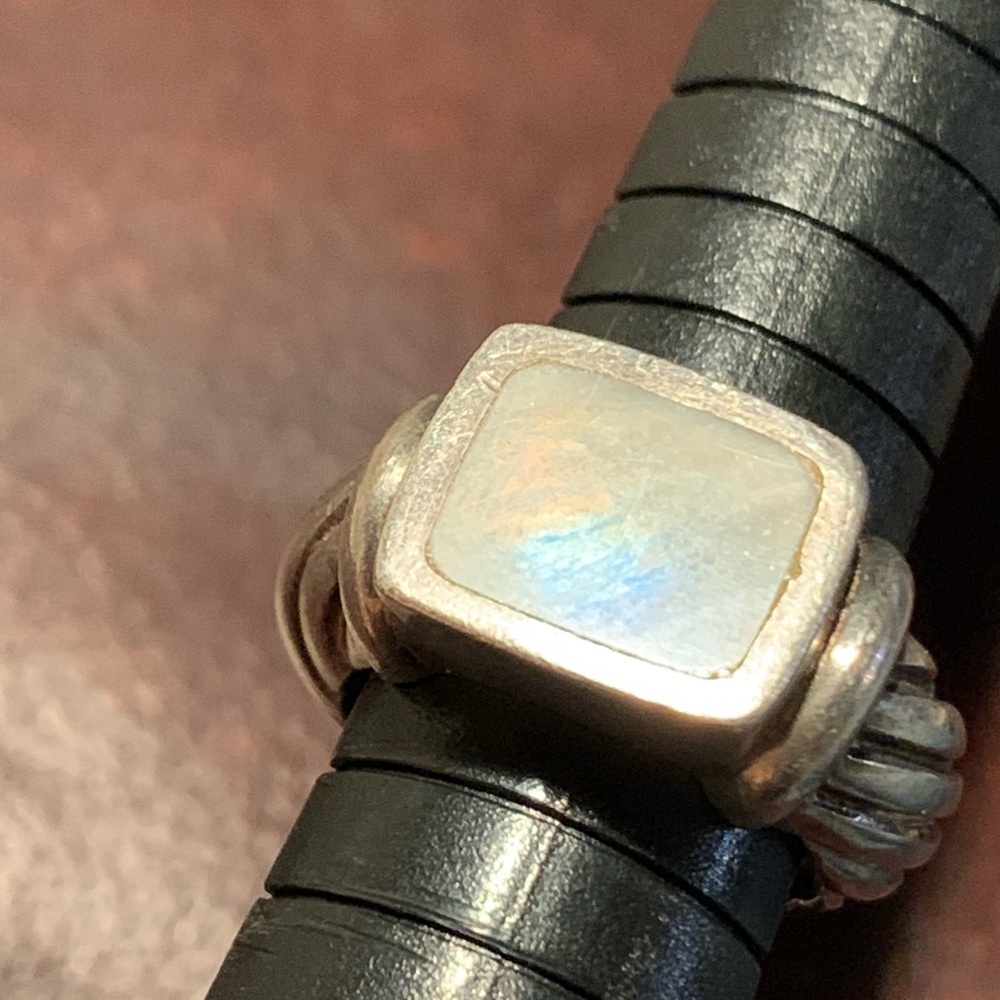Heavy Sterling Mother of Pearl Ring - Picture 6 of 10